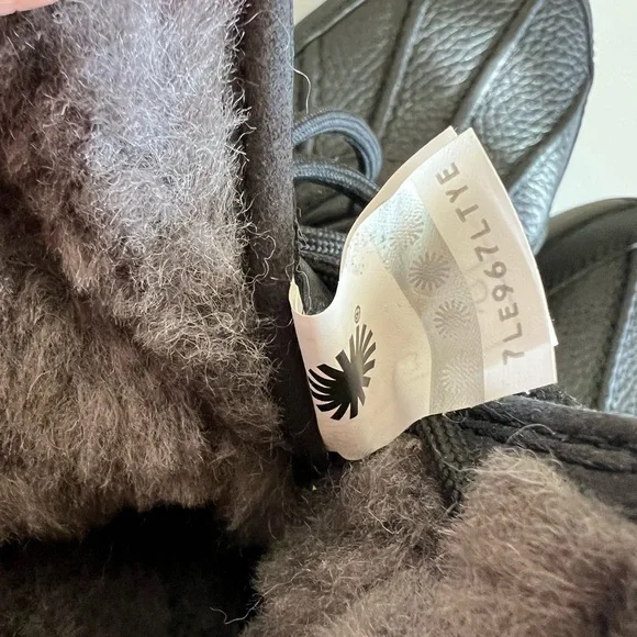 UGG ADIRONDACK III waterproof boots size 9 - Picture 14 of 16